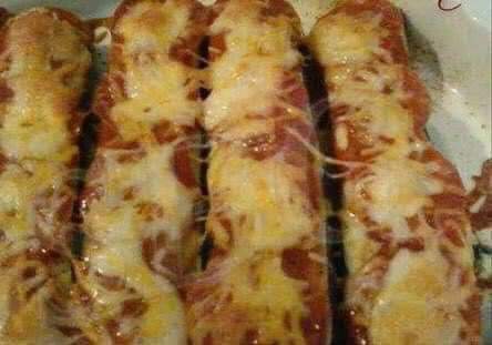 EASY ZUCCHINI PIZZAS