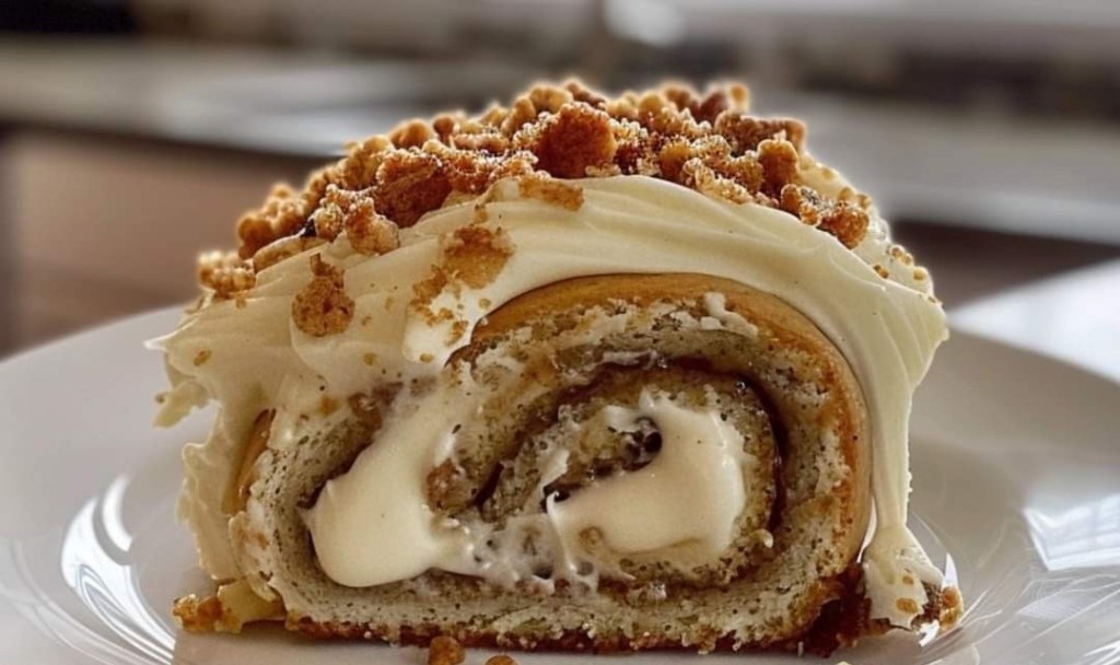 Cinnamon Roll Cake with Cream Cheese&nbsp;Frosting